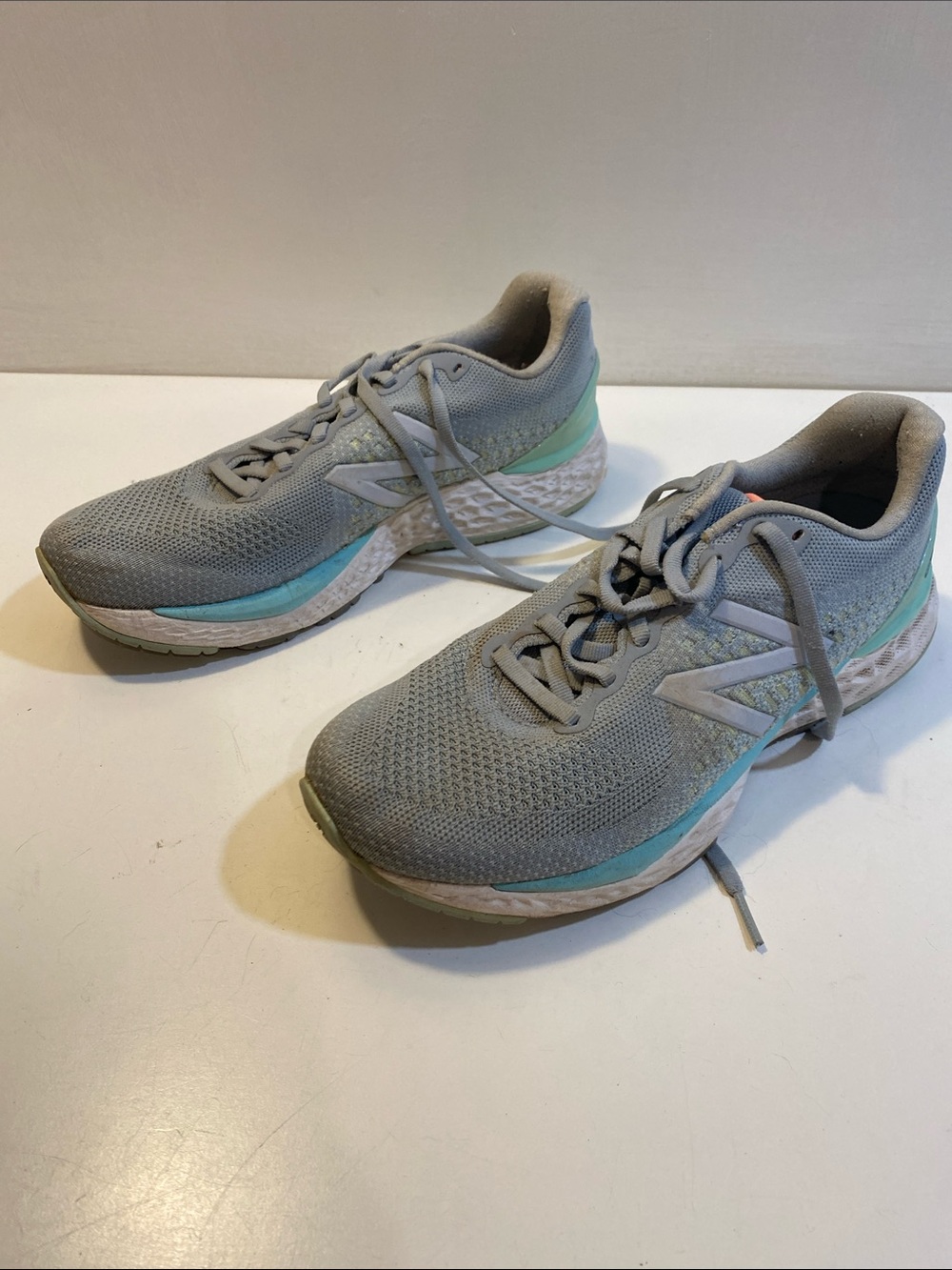 New Balance Light Gray with Mint Accent Running Shoes Sz 9